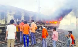 തിരുവനന്തപുരം-ഡല്‍ഹി രാജധാനി എക്‌സ്‌പ്രസില്‍ വന്‍തീപിടിത്തം