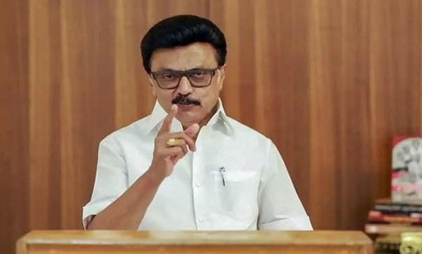 മുഖ്യമന്ത്രി വിജയ്‌ക്കും ടിവികെ സർക്കാരിനും എതിരെ കടുത്ത വിമർശനവുമായി എംകെ സ്റ്റാലിൻ; സംസ്ഥാനത്ത് ക്രമസമാധാന നില തകർന്നെന്ന് വിമർശനം