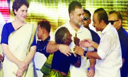 അമ്മാളു അമ്മയെത്തി; 'മകന്റെ' സത്യപ്രതിജ്‌ഞയ്‌ക്ക്‌ സാക്ഷിയാകാന്‍