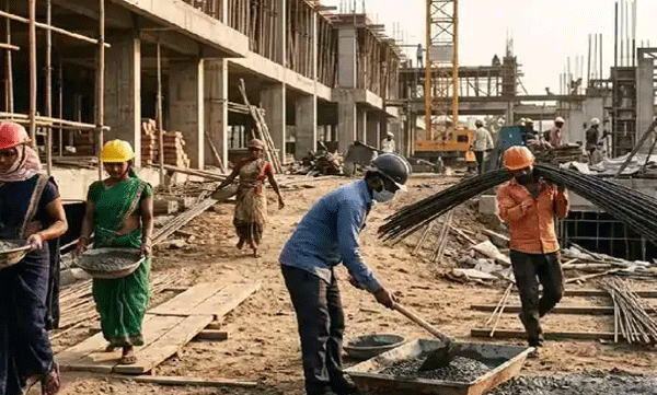 തെരഞ്ഞെടുപ്പ് കഴിഞ്ഞ് പുതിയ സർക്കാർ അധികാരത്തിലേറിയിട്ടും വോട്ട് ചെയ്യാൻ പോയ അതിഥി തൊഴിലാളികൾ തിരിച്ചെത്തിയില്ല