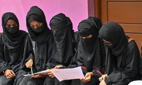 ഹാജർ വിളിക്കുമ്പോൾ 'ജയ് ശ്രീരാം പറയണം': ഹിജാബ് വിവാദങ്ങൾക്കിടെ കർണാടകയിലെ ബിജെപി നേതാക്കൾ