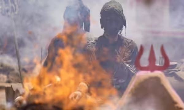 ശ്മശാനഭൂമിയിൽ 42°C ചൂടിൽ 'അഗ്നി തപസ്യ' അനുഷ്ഠിക്കുന്ന റഷ്യൻ യുവതി!; ആരാണിവർ?