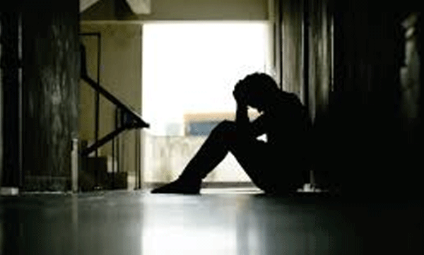 പുകവലിക്കുമ്പോള്‍ ഇരിക്കാന്‍ ബെഞ്ചില്ല: പരാതിയുമായി വിദ്യാര്‍ത്ഥി, അധ്യാപകന്റെ പ്രതികരണം ഇങ്ങനെ

