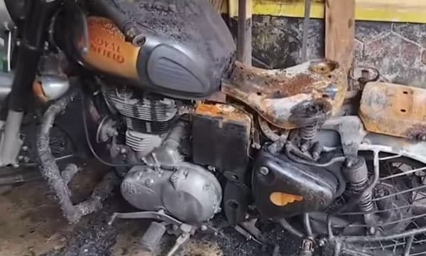 ഉറപ്പിച്ച വിവാഹത്തില്‍ നിന്നും പിന്മാറി ; പോലീസുകാരന്റെ പോര്‍ച്ചിലിരുന്ന ബൈക്ക് കത്തിച്ചു ; എന്‍ട്രന്‍സ് കോച്ചിംഗിന് പഠിക്കുന്ന യുവതികള്‍ പിടിയില്‍
