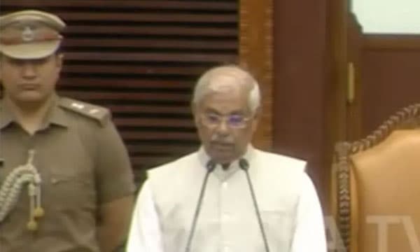 'വന്ദേമാതരം' ആലപിച്ചത് പിന്നെയും വിവാദമായി ; സഭയില് ആദ്യമായി അവതരിപ്പിച്ചപ്പോള് പാടിയത് രണ്ടുവരി ; അപമാനിക്കലെന്ന് ബിജെപി