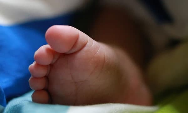 ഗര്‍ഭിണിയാണെന്ന് അറിഞ്ഞിരുന്നില്ല, വയറ്റില്‍ കൊഴുപ്പടിഞ്ഞതാണെന്ന് കരുതിയെന്ന് യുവതി ; കുഞ്ഞിനെ വേണ്ടെന്ന് വെച്ചാണ് പുറത്തേക്ക് എറിഞ്ഞത്