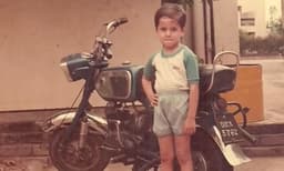 ‘നിങ്ങൾ ഒരു ബൈക്ക് പ്രേമിയാണെന്ന് നിങ്ങൾക്ക് തന്നെ അറിയാത്ത കാലം'; കുട്ടിക്കാല ചിത്രം പങ്കുവെച്ച് ഷാഹിദ് കപൂർ