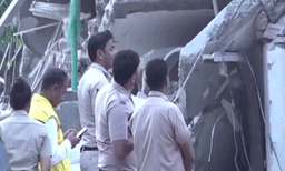 ഡല്‍ഹിയില്‍  നിലംപതിച്ചത് അഞ്ചുനില കെട്ടിടം;  നാല് മരണം;  രക്ഷാദൗത്യം തുടരുന്നു

