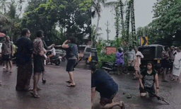 കോട്ടയത്ത്  മദ്യലഹരിയിൽ കാറോടിച്ച് അപകടം ;  പിന്നാലെ റോഡിൽ യുവതിയുടെ പരാക്രമം
