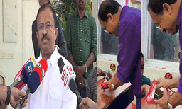 പരിപാടി തുടങ്ങാറായി; മേശ തോറും മിഠായി ഒന്നിച്ചു നല്‍കിയത് വേഗത്തില്‍ വിതരണം പൂര്‍ത്തിയാക്കാന്‍; വിശദീകരണവുമായി വി മുരളീധരന്‍
