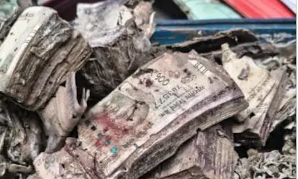 ചിതലെടുത്ത നോട്ടുകെട്ടുകൾ, കോണ്ടം, റിവോൾവർ; കൊൽക്കത്ത കോളജ് യൂണിയൻ മുറി തുറന്നപ്പോൾ കണ്ടത്