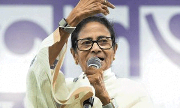 തൃണമൂല് തകര്ച്ചയുടെ വക്കില് ; കൂടെ നിന്ന ഭൂരിഭാഗവും എതിരായി ; മമതക്ക് നിലനില്പ്പിനായുള്ള പോരാട്ടം