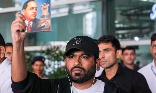 ഇത് ഇവിടെ അവസാനിക്കുന്നില്ല': പ്രതിഷേധത്തിന് ശേഷം കോക്രോച്ച് പാർട്ടി മേധാവി അഭിജീത് ദിപ്കെ