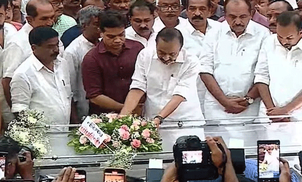 പറവൂർ ടൗൺഹാളിൽ അന്ത്യാഞ്ജലി പ്രവാഹം; ഹാസ്യത്തിന്റെ ആശാന് കണ്ണീരോടെ വിട