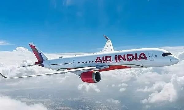 ശക്തമായ കാറ്റും മഴയും; ഡൽഹിയിൽ മൂന്ന് എയർ ഇന്ത്യ വിമാനങ്ങൾക്ക് കേടുപാടുകൾ സംഭവിച്ചു