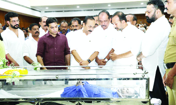 രാഷ്ട്രീയത്തിലും സിനിമയിലും ഒരുപോലെ വളര്‍ന്നവര്‍ ;  സതീശനും സലിമും പുലര്‍ത്തിയിരുന്നത് മൂന്ന് പതിറ്റാണ്ട് നീണ്ട ഹൃദയബന്ധം
