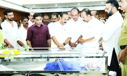 രാഷ്ട്രീയത്തിലും സിനിമയിലും ഒരുപോലെ വളര്‍ന്നവര്‍ ;  സതീശനും സലിമും പുലര്‍ത്തിയിരുന്നത് മൂന്ന് പതിറ്റാണ്ട് നീണ്ട ഹൃദയബന്ധം