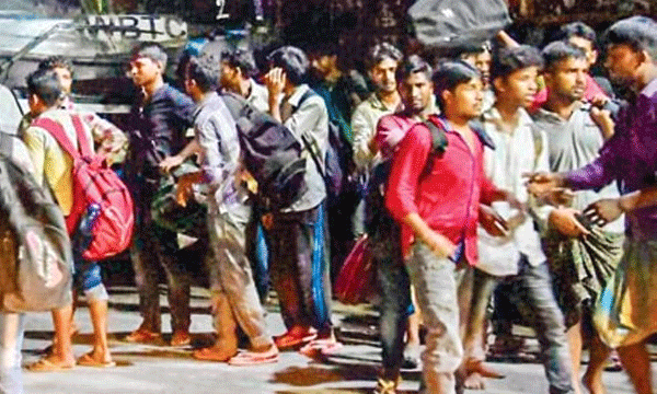 നാട്ടില്‍ പോയതോടെ എല്ലാം കുഴഞ്ഞു ; വരുന്ന അതിഥി തൊഴിലാളികള്‍ക്ക് മാര്‍ക്കറ്റ് കൂടി ; കാലു കുത്തിയാല്‍ റാഞ്ചാന്‍ കരാറുകാര്‍