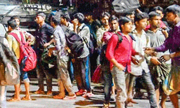 നാട്ടില്‍ പോയതോടെ എല്ലാം കുഴഞ്ഞു ; വരുന്ന അതിഥി തൊഴിലാളികള്‍ക്ക് മാര്‍ക്കറ്റ് കൂടി ; കാലു കുത്തിയാല്‍ റാഞ്ചാന്‍ കരാറുകാര്‍