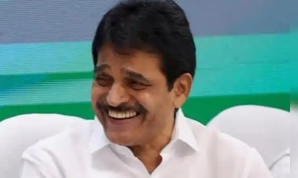 മമതയും പവാറും കോൺഗ്രസിലേക്ക്?; സ്ഥിരീകരിച്ച് പഠോളെ; ഊഹാപോഹമെന്ന് കെസി വേണുഗോപാൽ  