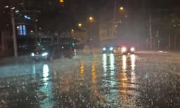 മഴ, പകര്‍ച്ചവ്യാധി, തൊഴിലില്ലായ്‌മ, വിലക്കയറ്റം... ഇടനെഞ്ച്‌ പൊട്ടി പൊതുജനം, ഇന്നലെ പനിക്കു ചികിത്സ തേടിയത്‌ 15,000ത്തോളം പേര്‍