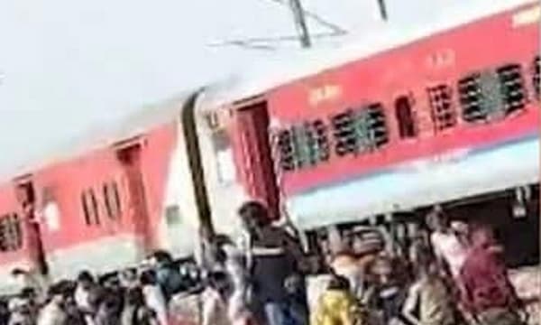 ട്രെയിനിൽ തീപിടിത്തമെന്ന വ്യാജവാർത്ത; ട്രാക്കിലേക്ക് ചാടിയ നാല് യാത്രക്കാർ മറ്റൊരു ട്രെയിനിടിച്ച് മരിച്ചു
