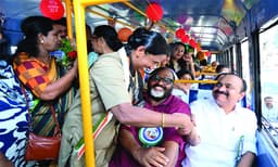 സൗജന്യയാത്ര ഔദാര്യമല്ല; ആദരം: മുഖ്യമന്ത്രി