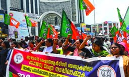 എല്ലാ ബസിലും സൗജന്യം വേണം; പ്രതിഷേധിച്ച്‌ ബി.ജെ.പി.