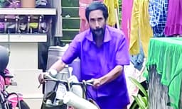 അപകടത്തില്‍പ്പെട്ട യുവതിയുടെ മാനംകാത്ത്‌ ചായ വില്‍പ്പനക്കാരന്‍