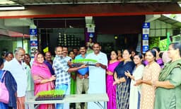 പുഷ്‌പ കൃഷിക്കായി ബെന്തി തൈകള്‍ വിതരണം നടത്തി