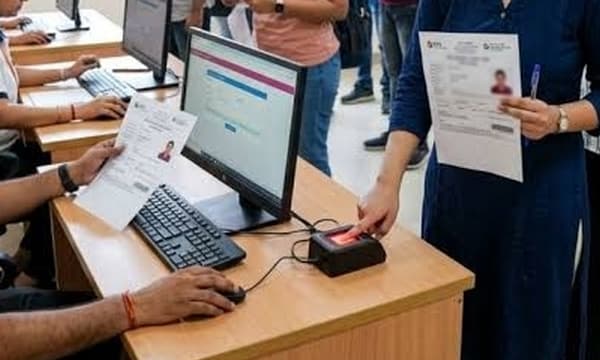 നീറ്റ് പുനഃപരീക്ഷയിൽ ബയോമെട്രിക് സിസ്റ്റം ഹാക്ക് ചെയ്ത് ക്രമക്കേട്: ‘സോൾവർ ഗ്യാങ്ങ്’ പിടിയിൽ