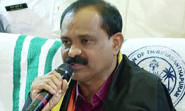തിരുവനന്തപുരം നഗരസഭയില്‍ മേയറെ തടയാന്‍ ശ്രമം ; ബിജെപി എല്‍ഡിഎഫ് കയ്യാങ്കളി, വനിതകള്‍ക്കും പരിക്ക്