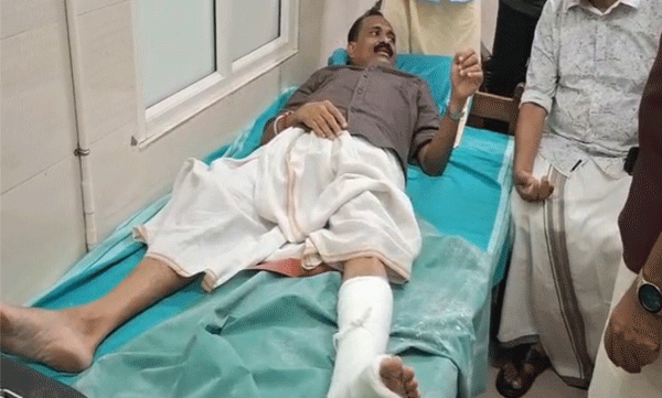 തിരുവനന്തപുരം നഗരസഭയില്‍ ബിജെപി എല്‍ഡിഎഫ് സംഘര്‍ഷം; മേയര്‍ വി വി രാജേഷിന്റെ കാലില്‍ പ്ലാസ്റ്ററിട്ടു , ഡെപ്യൂട്ടി മേയര്‍ ആശാനാഥിന് തലയ്ക്ക് പരിക്കേറ്റു