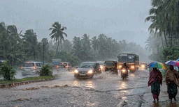 സംസ്ഥാനത്ത് കാലവർഷം വീണ്ടും ശക്തം; നാല് ജില്ലകളിൽ ഓറഞ്ച് അലർട്ട്, വരും ദിവസങ്ങളിലും കനത്ത മഴയ്ക്ക് സാധ്യത
