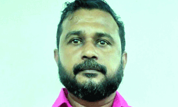 സഹോദരനെ പുറത്ത് നിര്‍ത്തി ; വീടിന്റെ പിന്നില്‍ പോയി 101 തവണ മന്ത്രം ചൊല്ലാന്‍ പറഞ്ഞു അമ്മയേയും പറഞ്ഞുവിട്ടു; സിദ്ധന്‍ എട്ടാംക്ലാസ്സുകാരിയെ പീഡിപ്പിച്ചു...!!