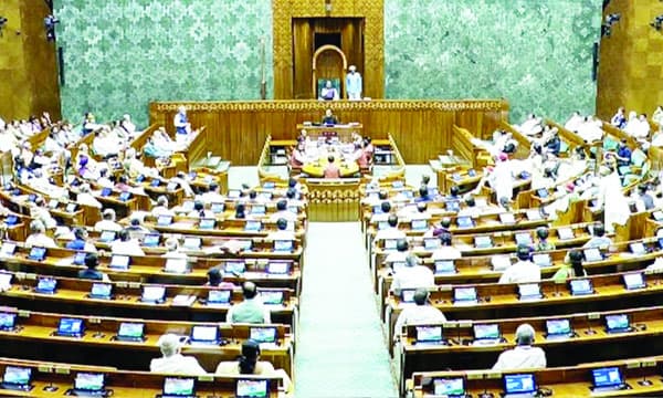 30 ദിവസം കസ്റ്റഡിയില്‍ കിടന്നാല്‍ മന്ത്രിമാര്‍ക്ക് കസേരപോകും ; ഭരണഘടനാഭേദഗതി ബില്ലില്‍ റിപ്പോര്‍ട്ടുമായി ജെപിസി