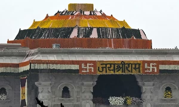 രാമക്ഷേത്ര കാണിക്കപ്പണം 'തട്ടിപ്പ്': പണം സോക്സിൽ ഒളിപ്പിച്ചു കടത്തുന്ന സിസിടിവി ദൃശ്യങ്ങൾ പുറത്ത്