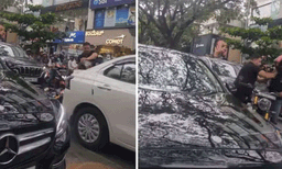 കാറിൽ നിന്നിറങ്ങി ബൈക്ക് യാത്രികന്റെ മുഖത്തടിച്ചു; മെഴ്‌സിഡസ് യാത്രക്കാരന്റെ അക്രമത്തിനെതിരെ സമൂഹമാധ്യമങ്ങളിൽ പ്രതിഷേധം