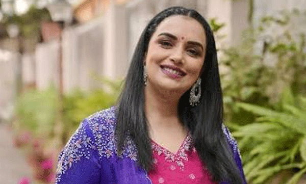 'അമ്മ'യിലെ തർക്കം: പവർ ഗ്രൂപ്പിനെതിരെ തുറന്ന പോരാട്ടവുമായി ശ്വേത മേനോൻ