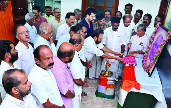 ലീഡര്‍ കെ.കരുണാകരന്‍ ജന്മദിനം ആഘോഷിച്ചു