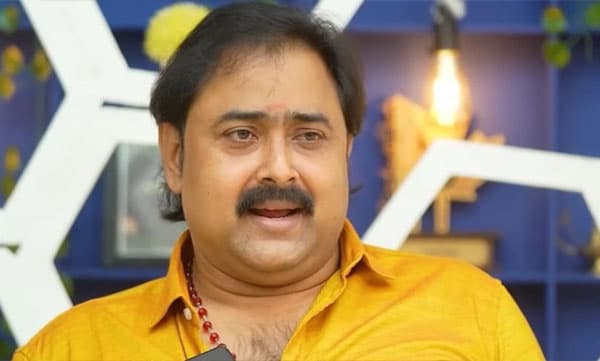 ' രാവിലെ ആറര മുതല്‍ രാത്രി പതിനൊന്ന് മണിവരെ മരുന്നുകള്‍ കഴിച്ചുകൊണ്ടിരിക്കണം, വലിയൊരു രോഗിയാണ് ഞാന്‍' ; നടന്‍ കിഷോര്‍ പീതാംബരന്‍ 
