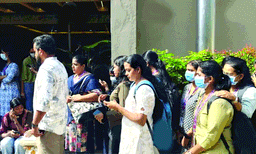 കോറോ ഹെല്‍ത്തിലെ കൂട്ടപ്പിരിച്ചുവിടല്‍ ; ഇന്നും ജീവനക്കാരെ അകത്തേക്ക് വിട്ടില്ല