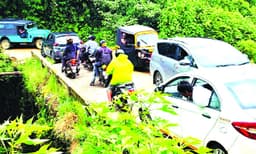 ഗതാഗതനിയന്ത്രണം; ഭാരവാഹനം 
കടത്തിവിട്ടാല്‍ മൂന്നാര്‍ ഒറ്റപ്പെടും