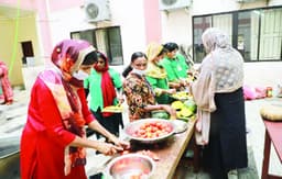 കള്ളാടി മണ്ണിടിച്ചില്‍: ദുരിതാശ്വാസ ക്യാമ്പില്‍ സഹായവുമായി കുടുംബശ്രീയും ഹരിതകര്‍മ സേനയും