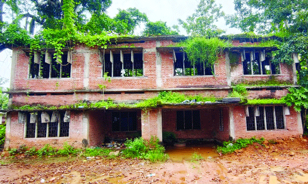 നാലു പതിറ്റാണ്ടിനിപ്പുറം സുകുമാരക്കുറുപ്പ് വീണ്ടും വാര്‍ത്തകളില്‍ ; സാക്ഷിയായി നിര്‍മാണം പാതിവഴിയില്‍ നിലച്ച വണ്ടാനത്തെ വീട്