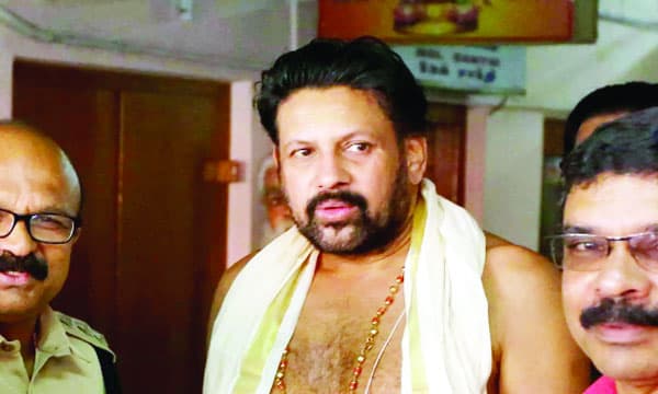 മകനെ പകരക്കാരനാക്കമെന്ന ശബരിമല തന്ത്രിയുടെ കത്ത് ; ഹൈക്കോടതിയോട് അഭിപ്രായംതേടാന്‍ ദേവസ്വംബോര്‍ഡ്