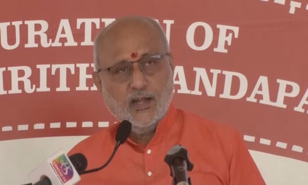 മന്നം സ്മൃതിയിൽ എല്ലാവർക്കും വരാം; നിങ്ങളാണ് എല്ലാമെന്ന് കരുതരുത്: ഉപരാഷ്ട്രപതി	