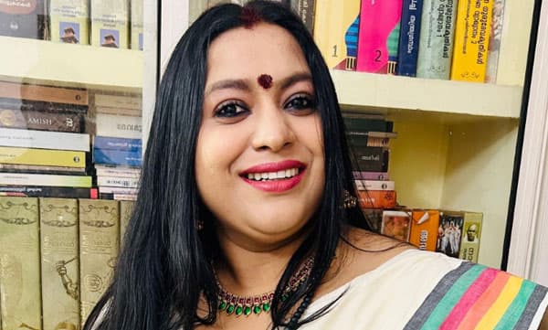   '' എന്താടീന്ന് ചോദിച്ചാല്‍ പോടാ ന്ന് പറയുന്ന ചിമിട്ട് കാന്താരി മുളക് നായിക വേണം''; സിനിമ നിര്‍മിക്കാന്‍ പേകുന്നുവെന്ന് ലക്ഷ്മി പ്രിയ
