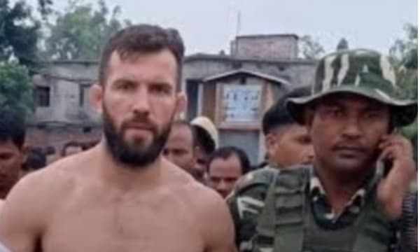 പാസ്‌പോർട്ടില്ലാതെ യുഎസ് പൗരൻ അതിർത്തിയിൽ പിടിയിലായി; മുൻ നേവി ഉദ്യോഗസ്ഥനെന്ന് അവകാശവാദം