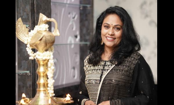 'നന്ദി എന്ന വാക്ക് ആരില് നിന്നും പ്രതീക്ഷിക്കുന്നില്ല, പക്ഷെ ചെയ്യാത്ത തെറ്റിന് പഴിക്കാതെ ഇരുന്നുകൂടെ...' ; സീമ ജി നായര്